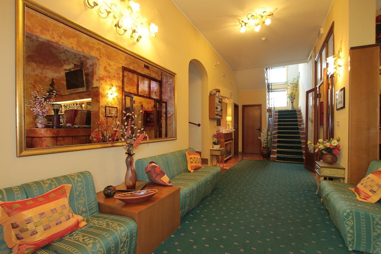 Hotel Vera Марина-ді-Масса Екстер'єр фото