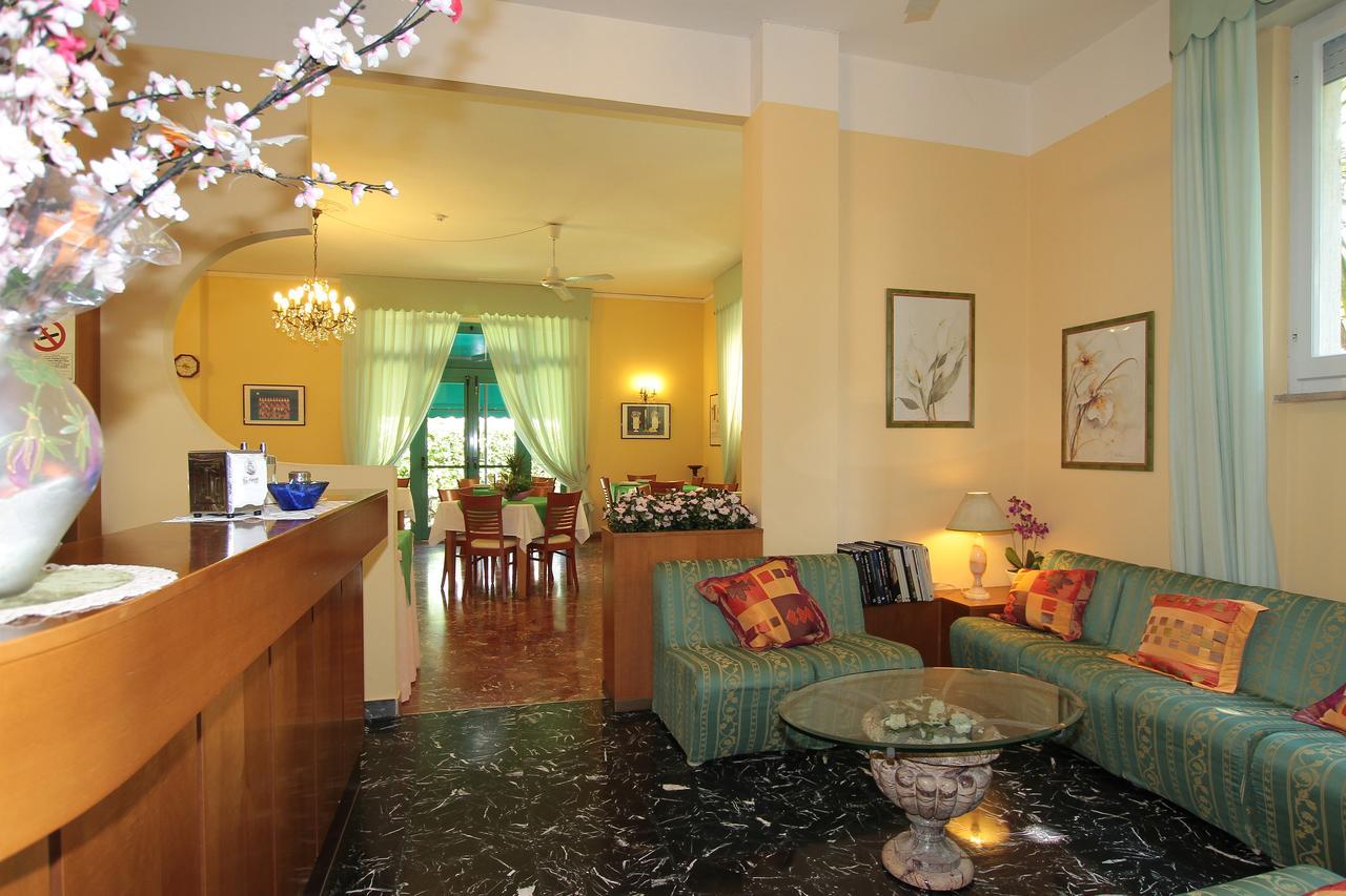 Hotel Vera Марина-ді-Масса Екстер'єр фото
