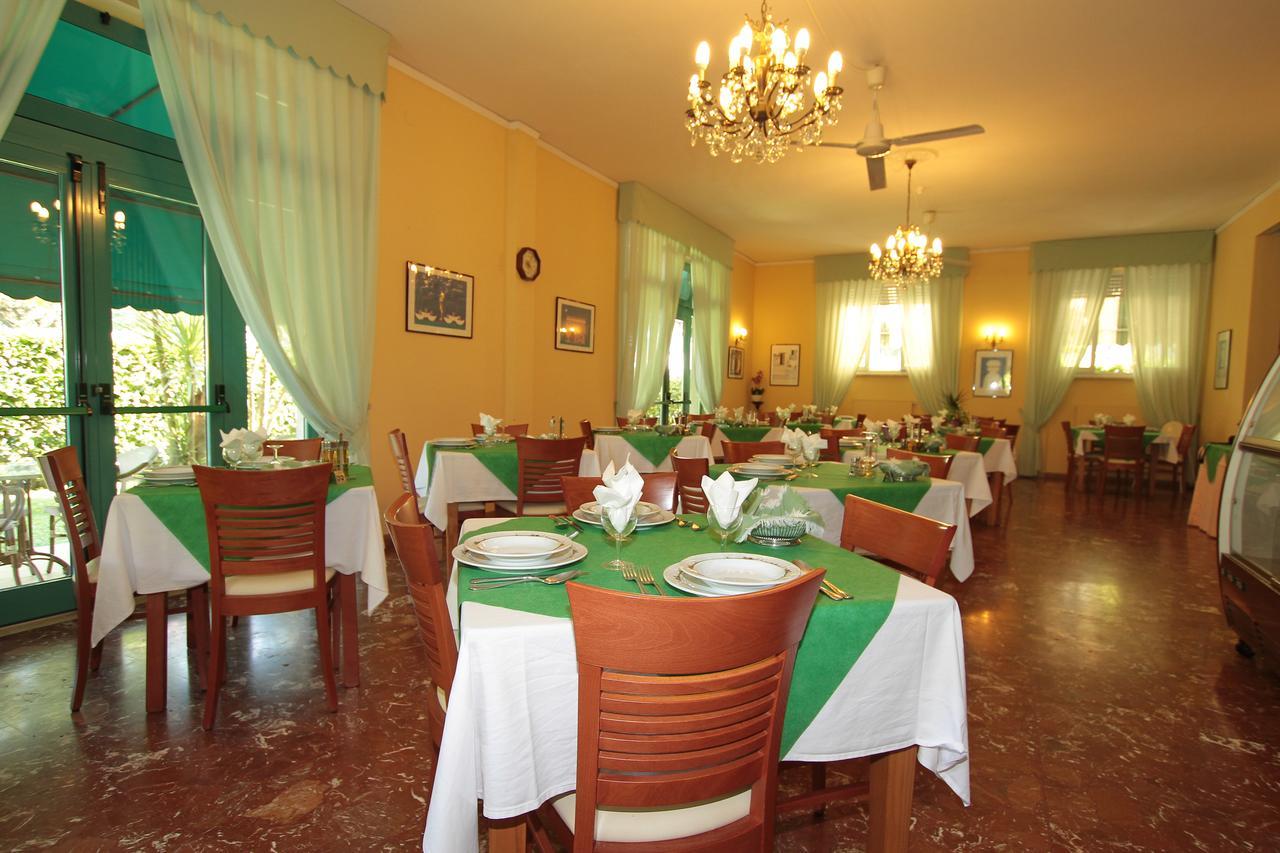 Hotel Vera Марина-ді-Масса Екстер'єр фото