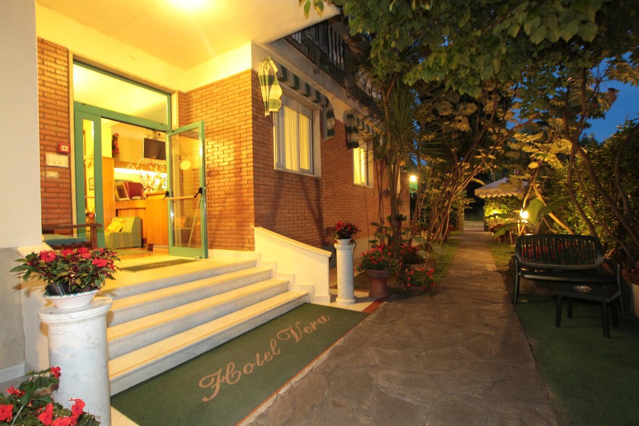 Hotel Vera Марина-ді-Масса Екстер'єр фото